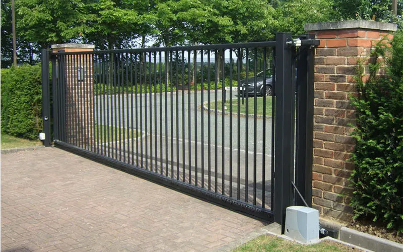 Kayar bahçe kapısı